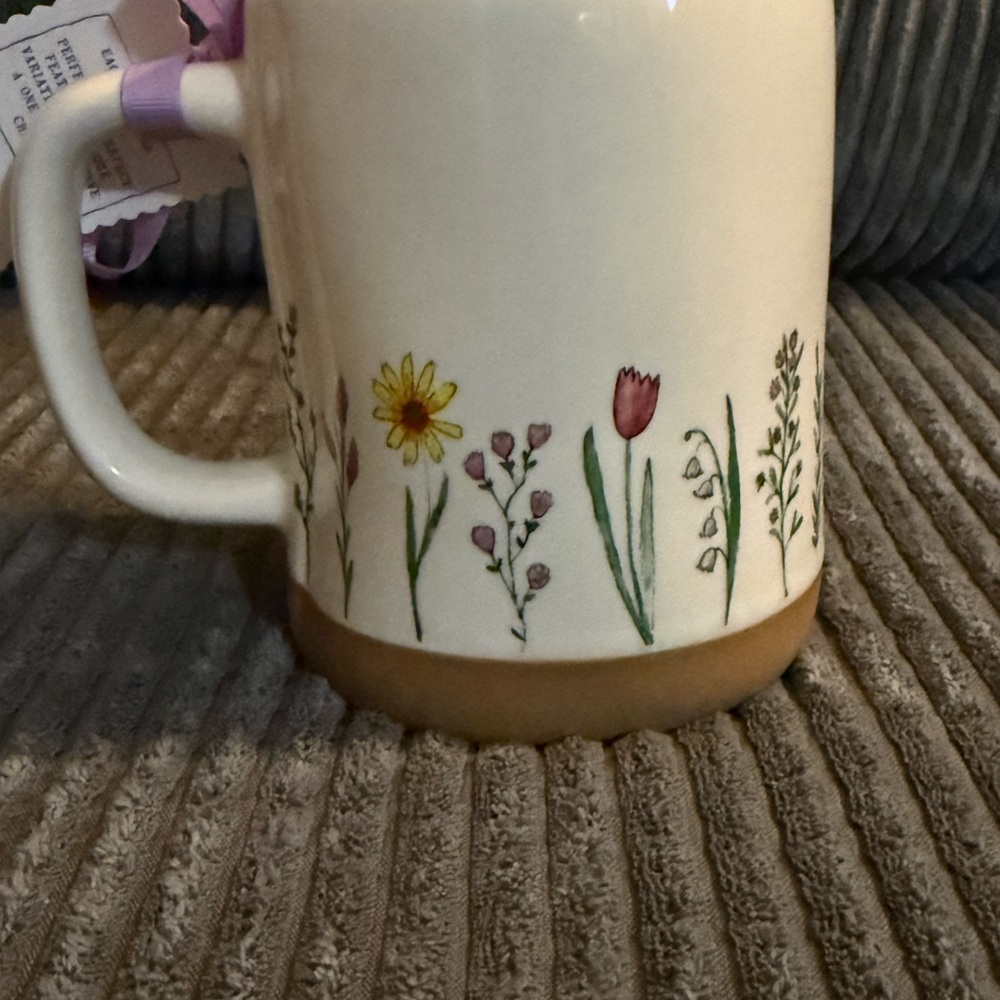 Rae Dunn White Mug with Floral Pattern- ‘Blessed with the Best Mom’ NWT - Picture 4 of 6